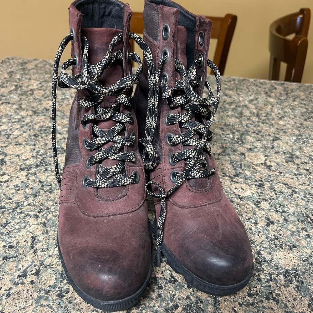 Sorel Women's Burgundy Lace-Up Wedge Booties